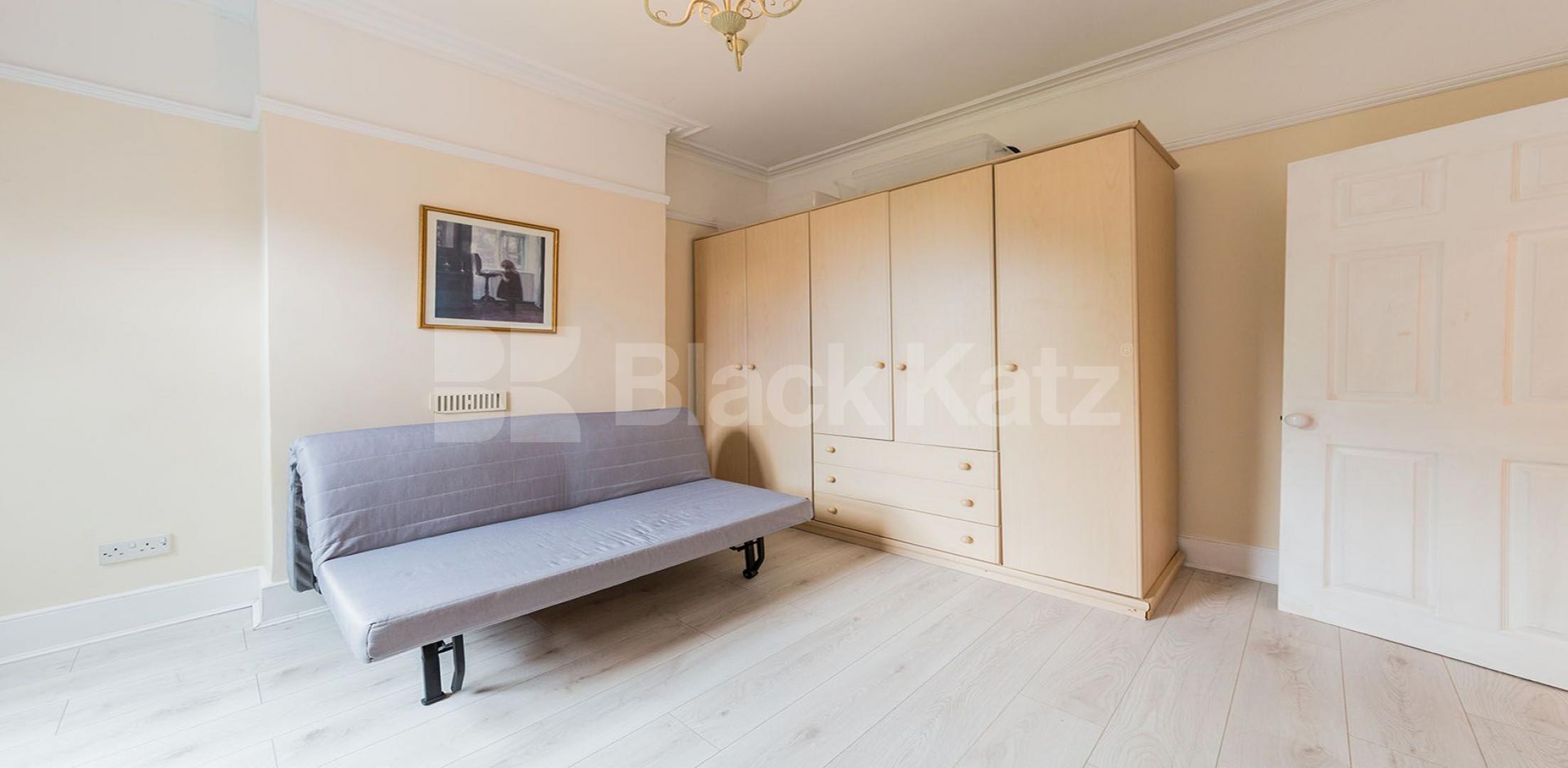 			THIS PROPERTY IS NOW ON HOLD, 2 Bedroom, 1 bath, 1 reception Flat			 Muswell Avenue, Muswell Hill 